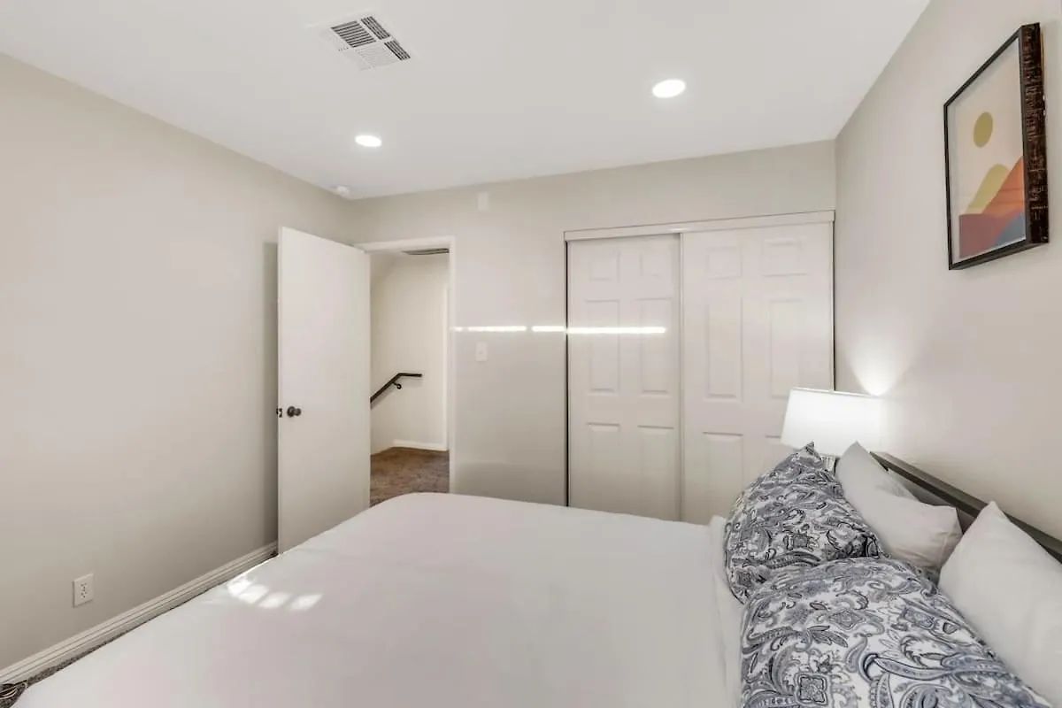Holiday home Midcentury Modern Home With Pool 10 Min To Strip Great For Family Las Vegas