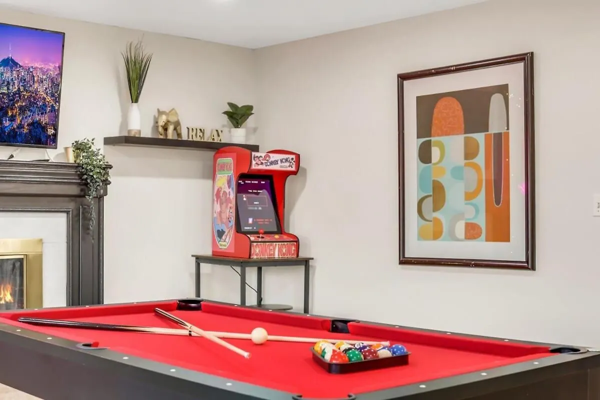 Midcentury Modern Home With Pool 10 Min To Strip Great For Family Las Vegas Holiday home
