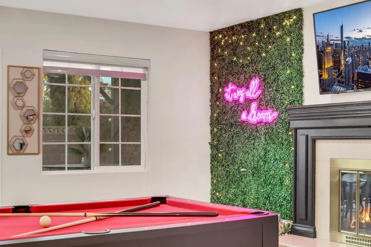 Holiday home Midcentury Modern Home With Pool 10 Min To Strip Great For Family Las Vegas United States